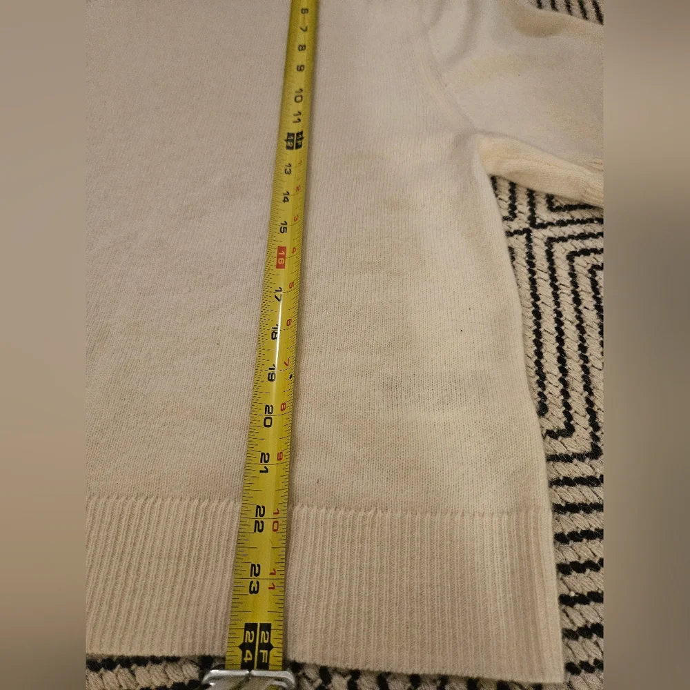 NWT Pristine Banana Republic Soft Cream 100% Cashmere Sweater- Size M - Picture 10 of 10